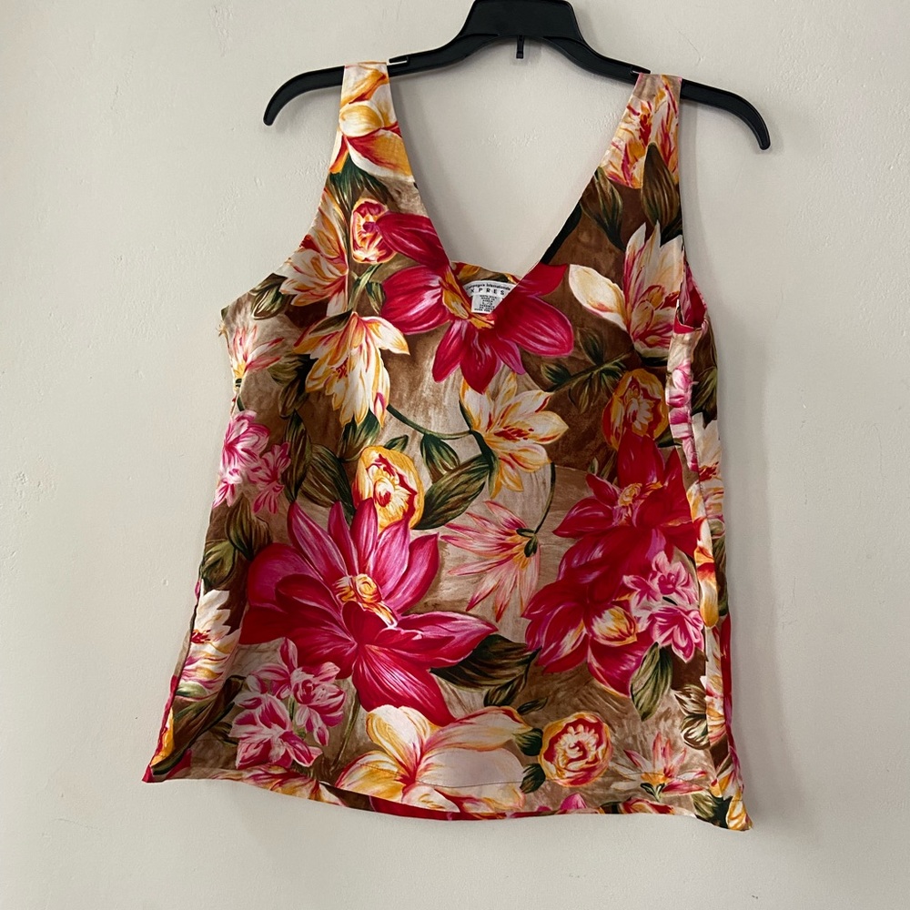 100% Silk under suit blouse mint condition new floral gem